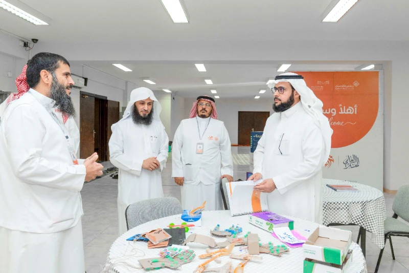 الدكتور بندر المحيميد يزور المعسكر العلمي الصيفي (2) لجمعية الإحسان