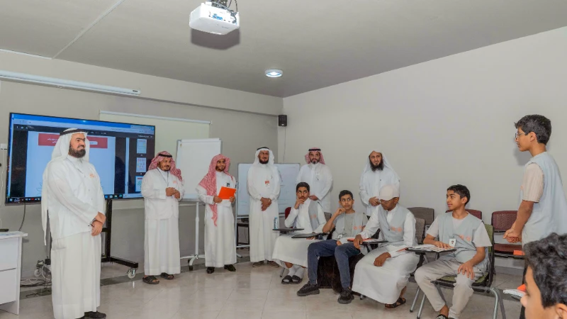  الدكتور حمد الصقعبي المشرف العام على الإدارة العامة للشراكة المجتمعية بجامعة القصيم يزور المعسكر العلمي (2)لجمعية الإحسان